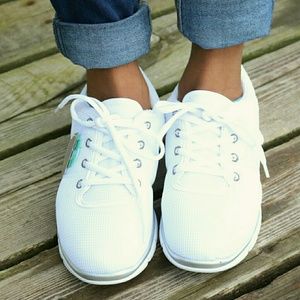 3/$20 | NWT Hotter Feather White Sneakers